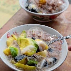 Es Kelapa Muda menu Bakso dan Mie Ayam Pak Uzzan, Ngampilan