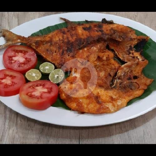 Ikan Kakap menu Pondok Ikan Bakar Babe H. Lili, Darmawangsa