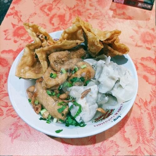 Pentol Besar Kasar menu Bakso Pak Seno, Wiyung