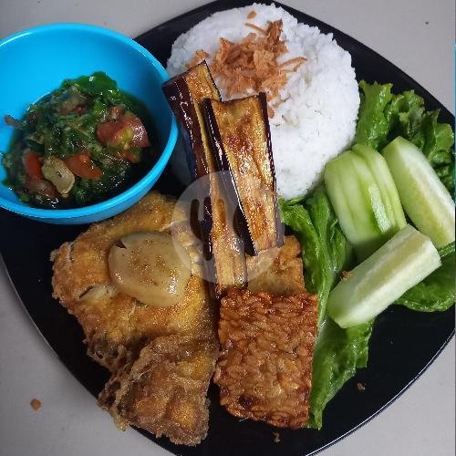 Ayam Pecak menu Dapur Mama Azka, Koto Tangah