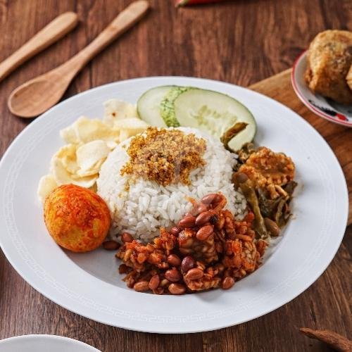 Nasi Gurih Dendeng Sapi menu Kuliner Medan Julia, Rawamangun