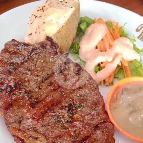 Real Beef Steak 200 Gr Mushroom Sauce menu Steak Up, Mlati