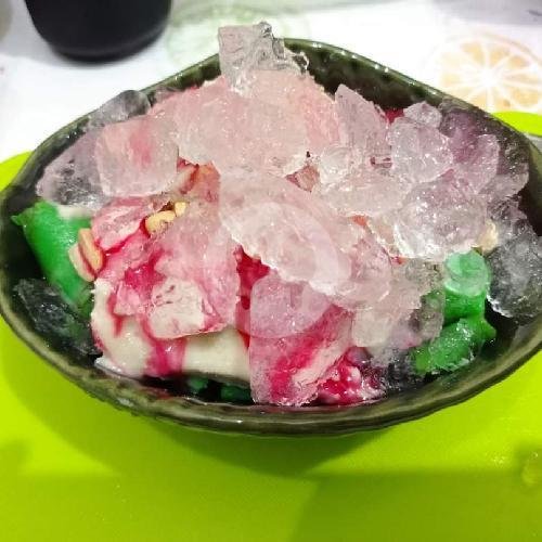 Es Pisang Ijo Durian menu Es Pisang Ijo Durian Runtuh