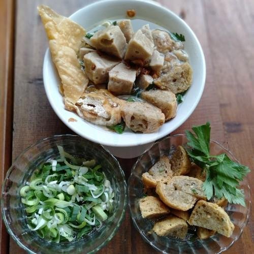 Mie Ayam Pangsit + Bakso Goreng + Es Teh menu Mie Ayam Dan Bakso Babaran, Umbulharjo