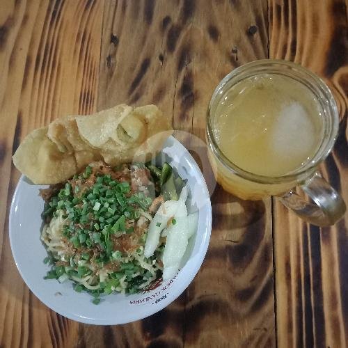 Jeruk Panas menu Pangsit Cwi Mie Bromo Cak Darto, Junrejo