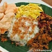 Krupuk Udang menu Gudeg Bunda, Taman Kuliner Sulfat