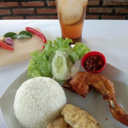 Review Menarik Ayam Geprek Rainbow Linggarjati, Kuningan: Surga Kuliner yang Penuh Warna