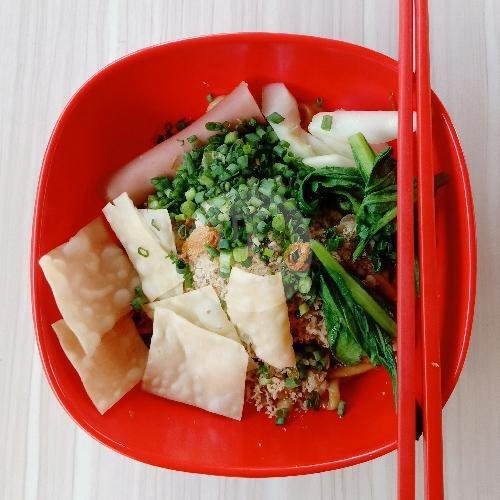 Ganas 3 + Es Nutrisari menu Mie Ganas Jember, Bungur