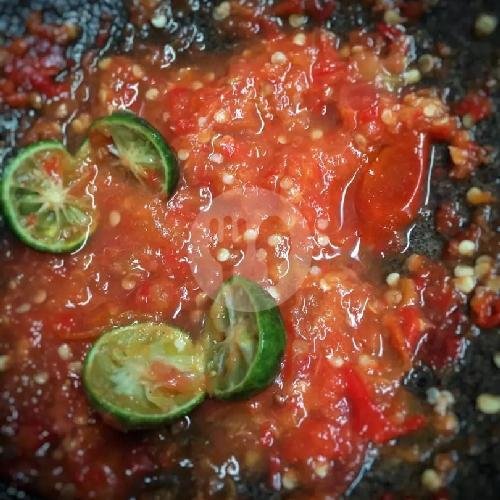 Nasi Ayam Penyet Sambal Limau menu Warung Cak Rosyid, Gang Pancasila