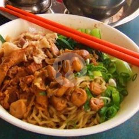 Mie Ayam Bakso Edi: Kenangan Manis di Tengah Jakarta