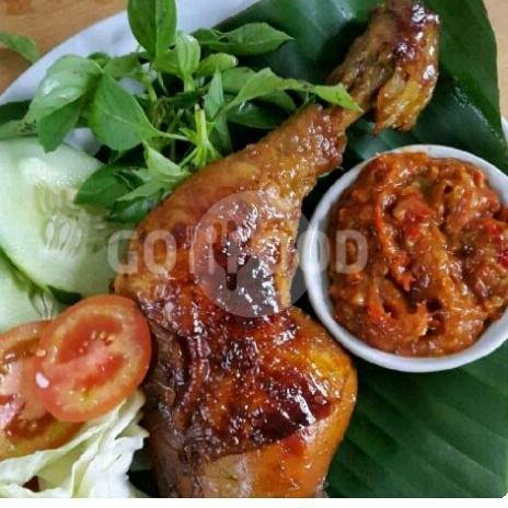 Ayam Bakar Saja menu Pecel Lele Erik Syahbani, Kampung Melayu