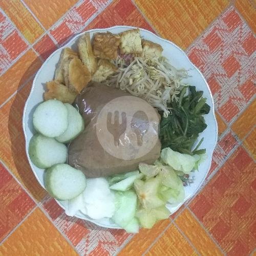 Sendok Garpu Plastik. menu Rujak Cingur Dan Tahu Telor Rindu Rasa, Blimbing