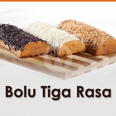 Bolu Tiga Rasa menu Cahaya Cakes, Sarimanah Raya