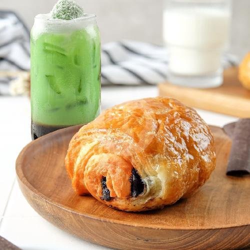 Croissant Almond With Coffee Selection menu Le Papito, Palagan Tentara Pelajar