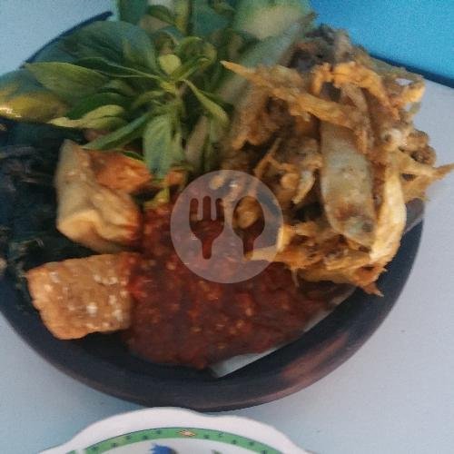 Nasi ikan Wader + Tahu Tempe  + Lalapan menu Warung Wader Penyetan, Menanggal