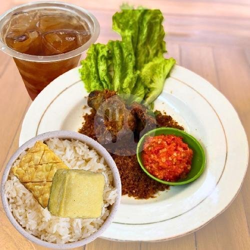 Paket Komplit Ayam Goreng + Es Teh menu Bebek Goreng Wangi Rempah, Cempaka Putih