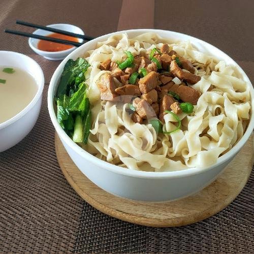 Mie Lebar Pangsit Rebus menu Bakmi Aja, Kelapa Gading