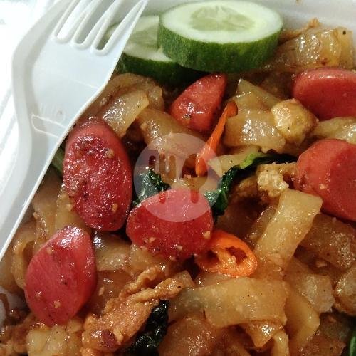 Kwetiau Goreng Ayam Bakso Free Es Teh menu Kwetiau Oscar, Pandega