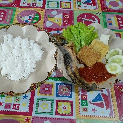 Nasi Putih menu Pecel Lele Ade, Kalawi