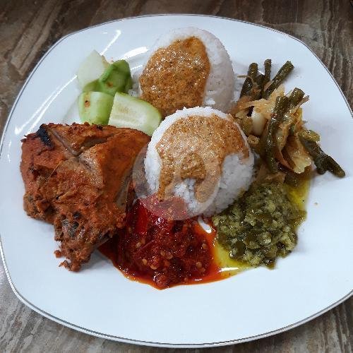 Nasi Ikan Bakar Nila + Teh Es + Kerupuk menu Rumah Makan Ampera Daun Mas, Nanggalo