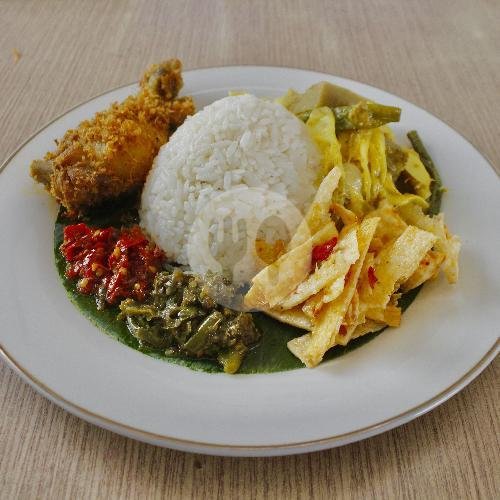 Hemat Telur menu Nasi Kapau Jam Gadang