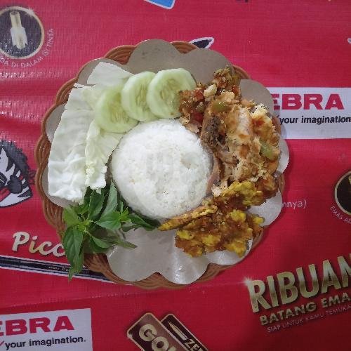 Nasi Ayam Bakar Geprek + Es Teh menu Penyetan Mbah Djoyo, Depok