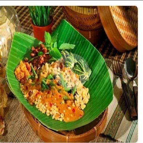 Rawonan menu Pecel Bu Kus, Barata Jaya