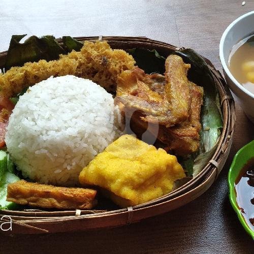 Ayam Goreng Paha menu Ayam Goreng Kremes Luna, Jendral Sudirman