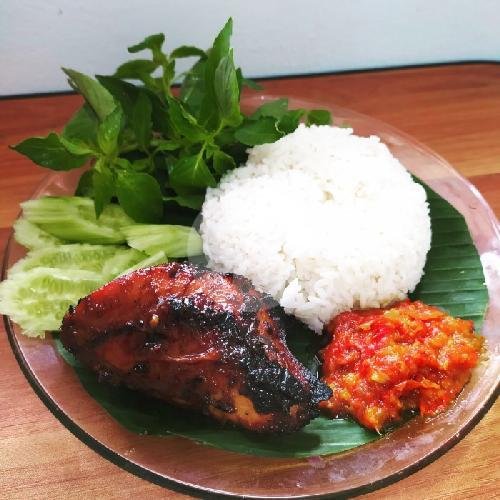 Ayam Pecel (goreng) menu Ikan Bakar 2 Saudara, Pilang Raya