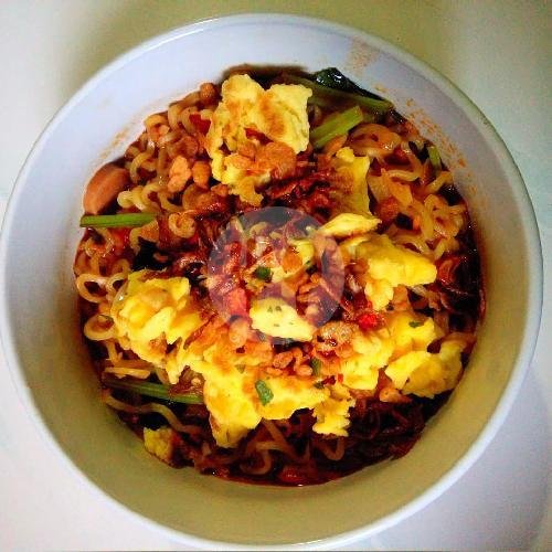 Mie Nyemek ( Indomie Goreng ) Lvl. 1 - 3 menu Rawon Bu Dwi, Kaliwates