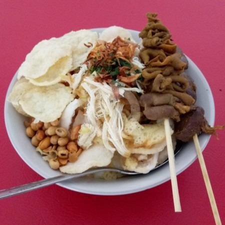 Lontong Opor menu Bubur Ayam Jakarta Bang Tomy, Besi
