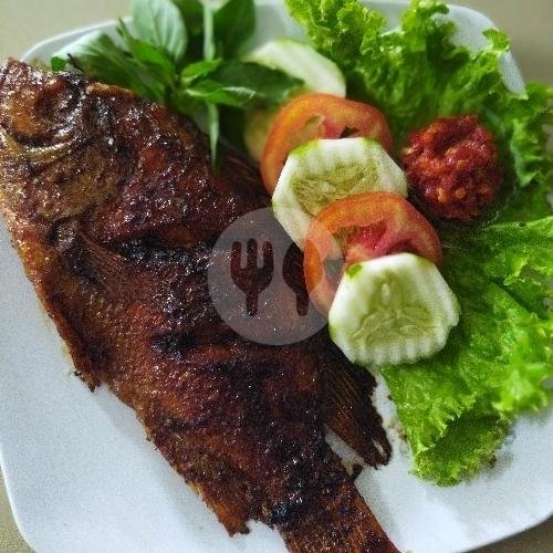 Teh Panas menu Rawon Dan Iga Bakar Maharani, Sukoharjo
