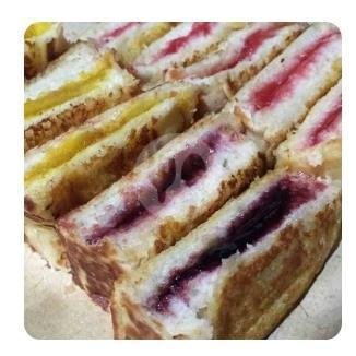 Nanas-strobery menu Roti Bakar 23, Kedungmundu