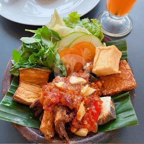 Review Zaman Dulu Cafe: Tempat Nongkrong Asik di Surabaya dengan Beberapa Catatan