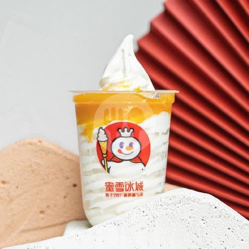 Strawberry Lucky Sundae menu MIXUE Slawi, Moh. Yamin