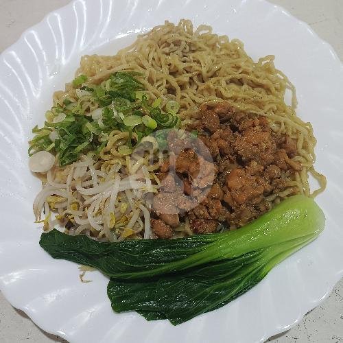 Review Bakmie Bangka Akhiw: Noodle Shop Terbaik di Metro Foodcourt Karang Mulya