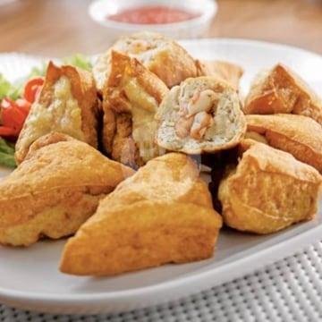 Bakwan menu Nasi Uduk Nek Boyong, Cilandak Kko
