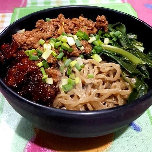 Porsi Jumbo Bakmi Babi Cincang menu Bakmi Karet Kemenangan, Jl. Kemenangan Raya No 50A