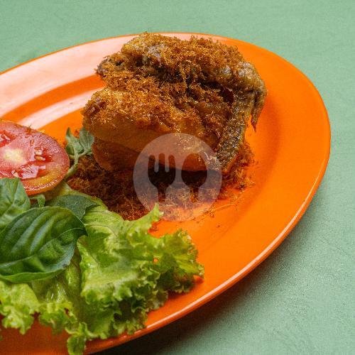 Ayam Goreng Serundeng Paha menu Ayam Goreng & Bakar Pengkolan, Goalpara
