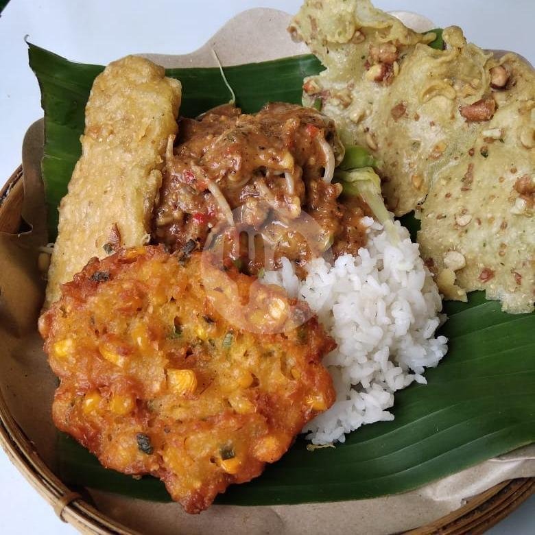 Paket Nasi Pecel + Ayam menu Pecel Kremes Madiun, Lowokwaru