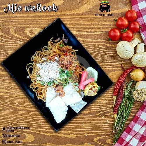 Mie WaRock Thamrin: Surga Pedas untuk Pecinta Kuliner di Madiun