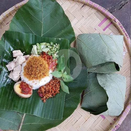 Sego Berkat Ayam menu Sego Berkat Godhong Jati - Sumur Batu