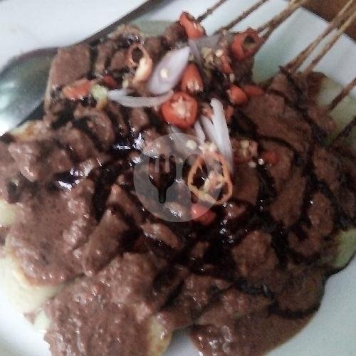 Sate Ayam 1 Porsi Sedang Dan Lontong menu Sate Ayam Cak Umar, Delanggu