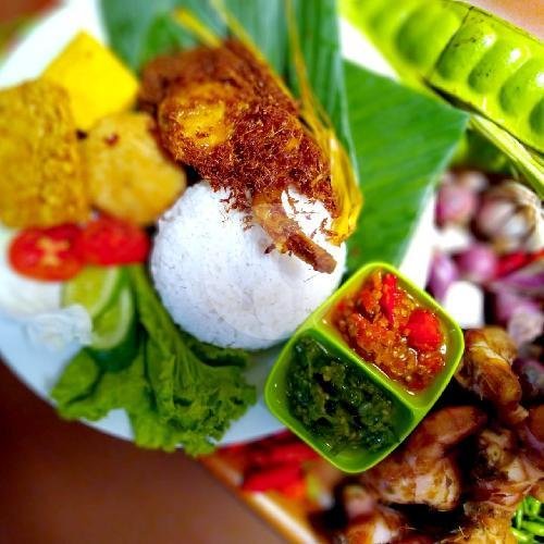 Paket Ayam Tahu Tempe Plus Es Nutrisari menu Rempah Bumi Nasi & Ayam, Jatinangor