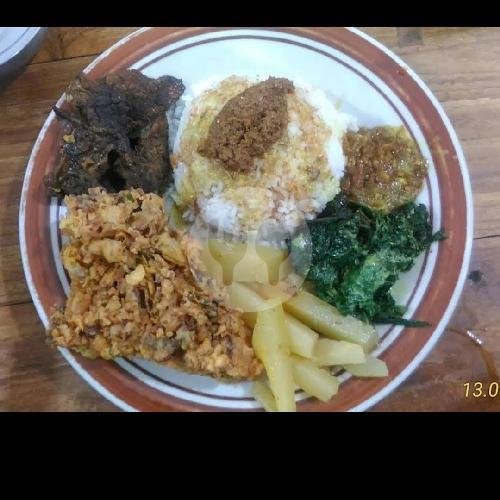 Review RM. Sari Minang: Nikmati Nasi Rendang dan Nasi Kikil di Probolinggo