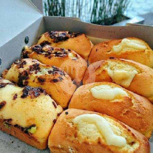 Kue Balok De Mantero: Nostalgia Manis di Tengah Hiruk-Pikuk Bandung
