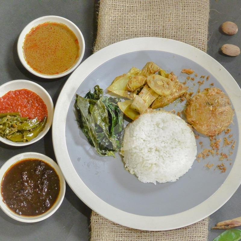 Nasi Telor Gulai menu Minang Sepakat, Matraman