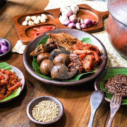 Paket 4 ( Besek ) menu Gudeg Yu Djum, Kaliurang