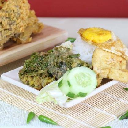 Paket Komplit Sambal Bawang menu Ayam Goreng Nelongso, Cirebon