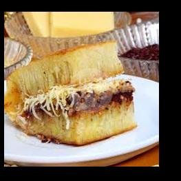 1/2 Keju 1/2 Manis ( Kacang Coklat Wijen ) menu Martabak Rudy, Pasar Baru